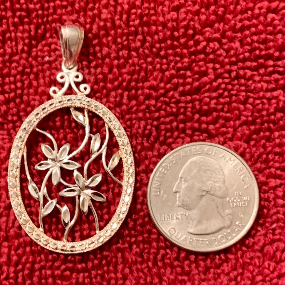 Beautiful sterling silver pendant.